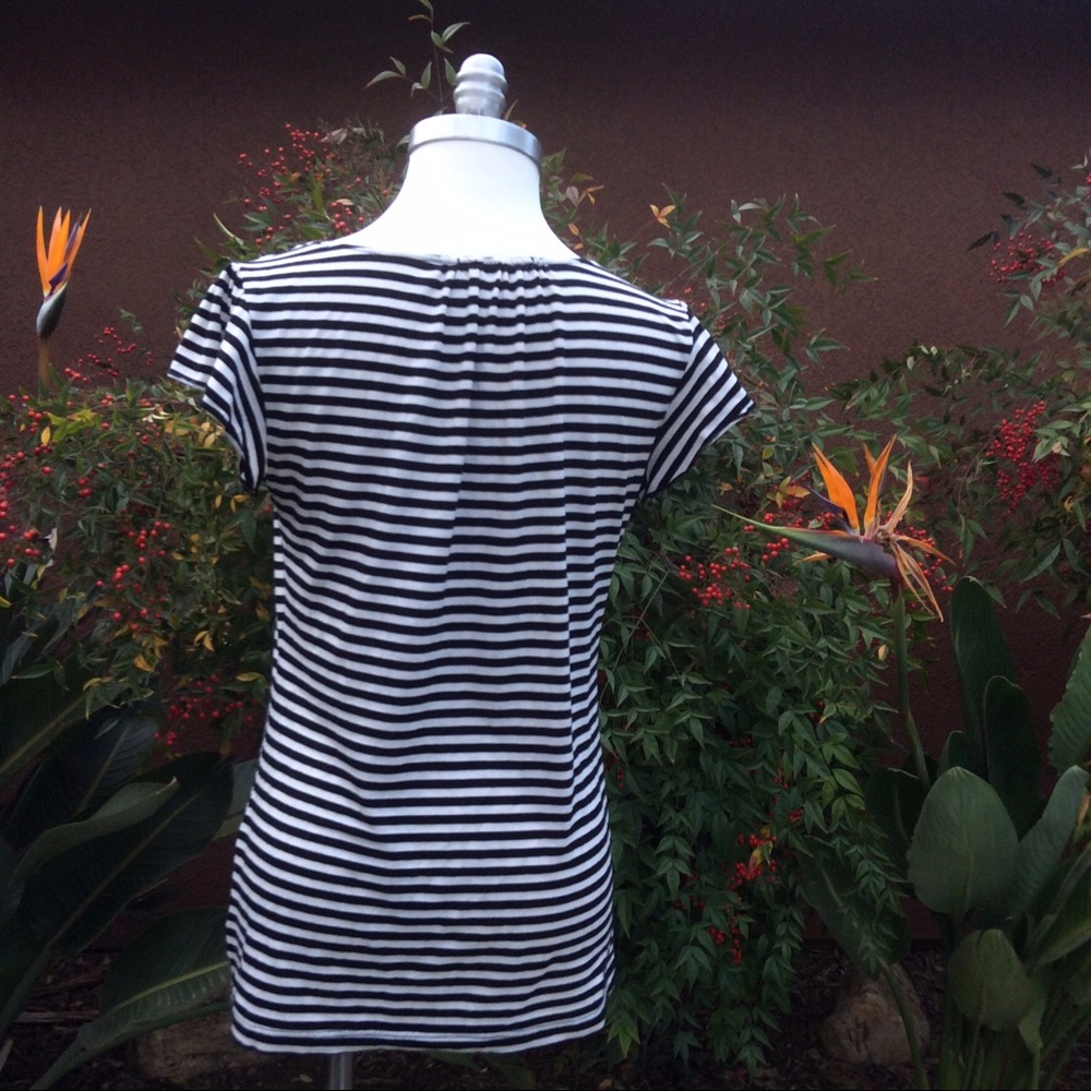Classy top! - Picture 2 of 2
